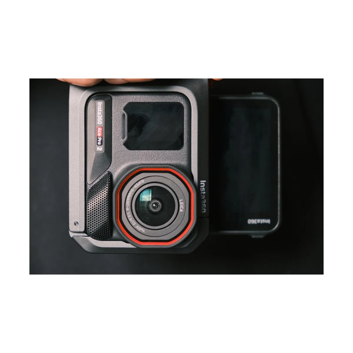 Better than Fuji? A Pocketable Leica for Street Photography (the